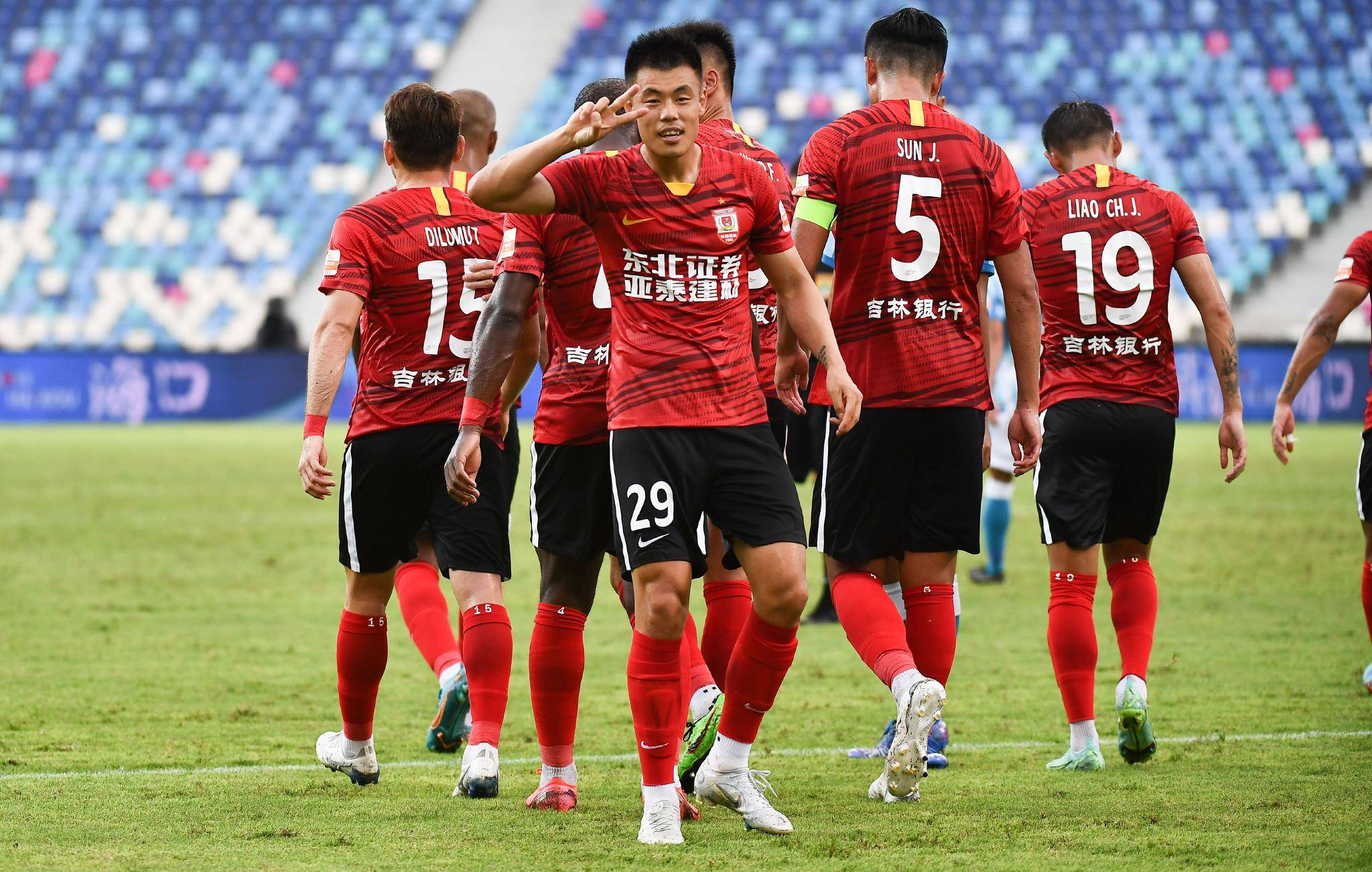 关于北京国安遭遇平局，积分领先缩小的信息