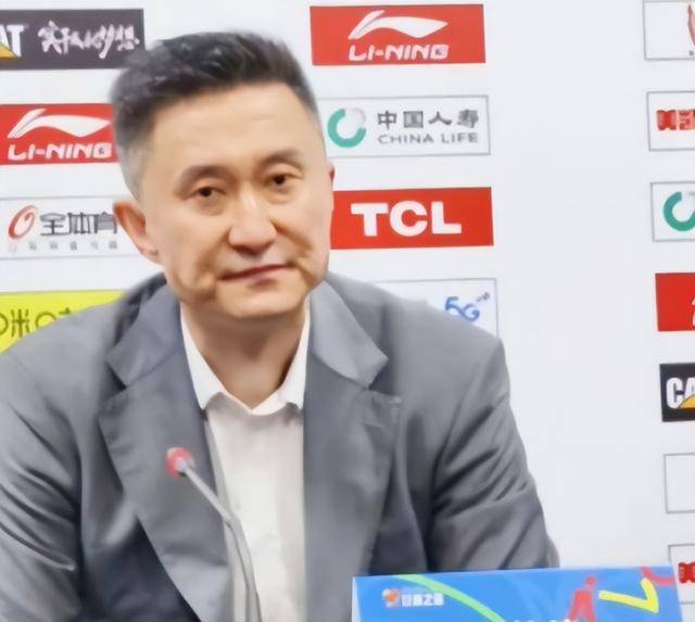 广东男篮灵魂拼搏，取得成功沐白光