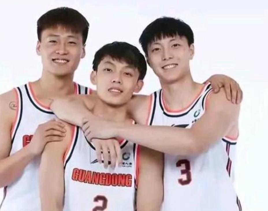 广东男篮灵魂拼搏，取得成功沐白光