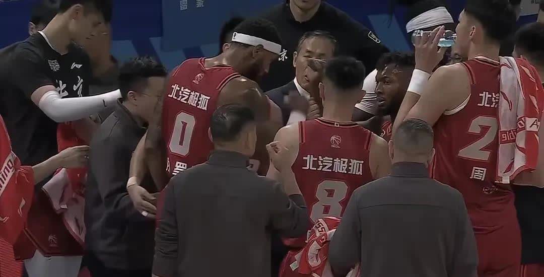 陕西队客场遭遇窘境，连续两连败颓势难挽回的简单介绍