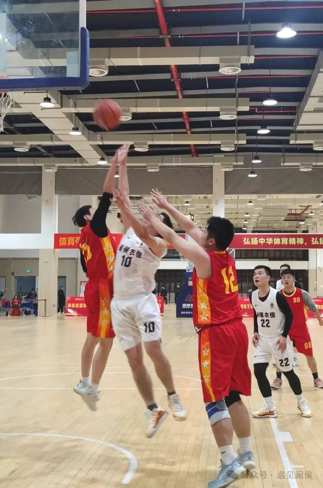关于热门篮球联赛激情赛场场精彩的信息